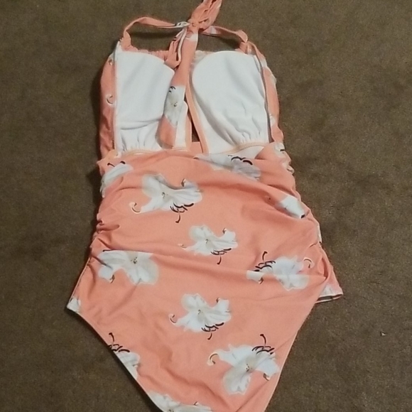 Bathing suit - Picture 2 of 3